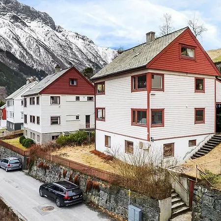 View * Odda